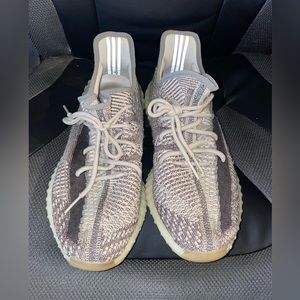 Yeezy Zyon size 13.5